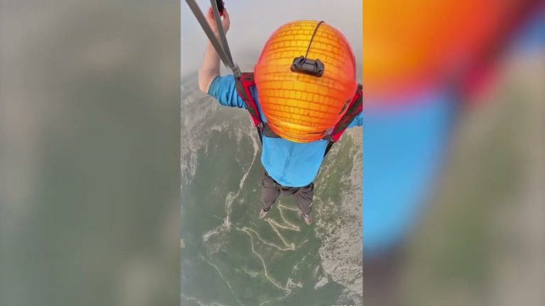 Paracadutista fa precipitare il suo amico a 1000 metri di altezza, ma c’è una ragione