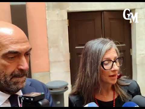 Bari, Leccese consegna le chiavi della città a Francesca Albanese: «La donerò ai palestinesi»