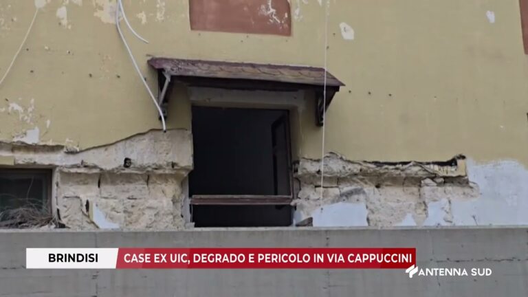 01 SETTEMBRE 2025   BRINDISI   CASE EX UIC, DEGRADO E PERICOLO IN VIA CAPPUCCINI