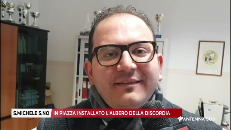 19 NOVEMBRE 2025   SAN MICHELE S NO BR   IN PIAZZA INSTALLATO L’ALBERO DELLA DISCORDIA