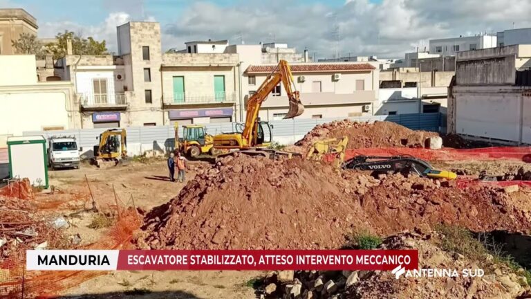 21 NOVEMBRE 2025 – MANDURIA (TA) – ESCAVATORE STABILIZZATO, ATTESO INTERVENTO MECCANICO
