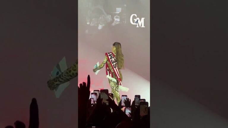 Dalla A di Audace alla E di #Elodie: a #Bari super show della cantante con un regalo per i #tifosi