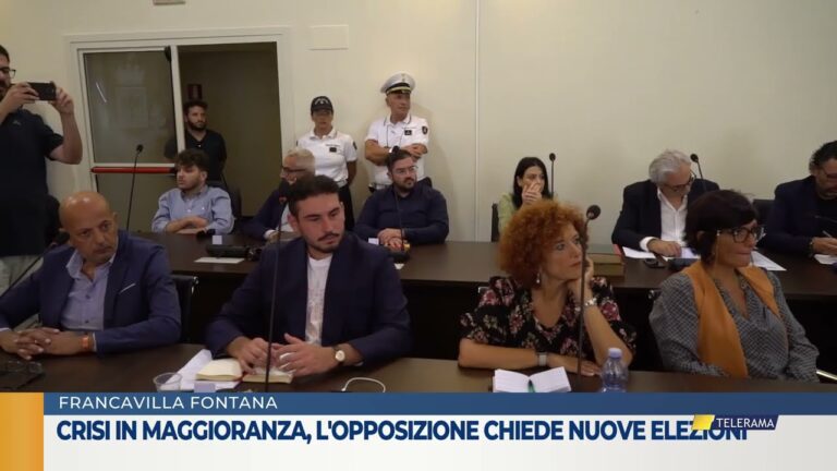 Crisi in maggioranza, l’opposizione chiede nuove elezioni