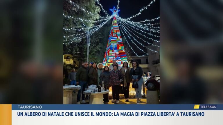 Un Albero di Natale che unisce il mondo: la magia di Piazza Libertà a Taurisano