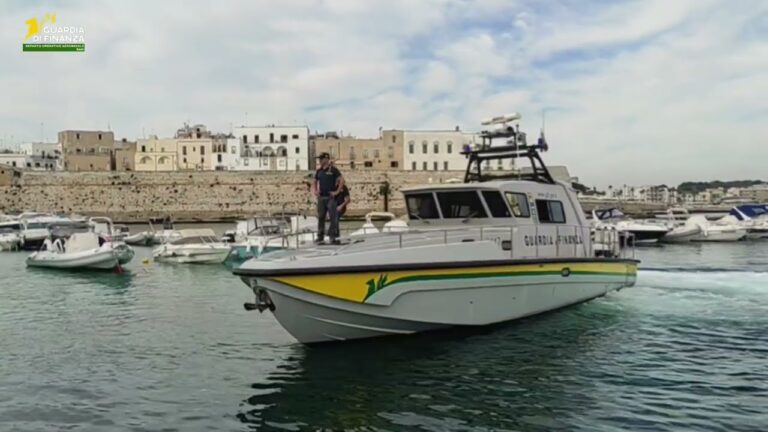 Sorpreso con 400 ricci di mare e 5 kg di pesce, nei guai 50enne