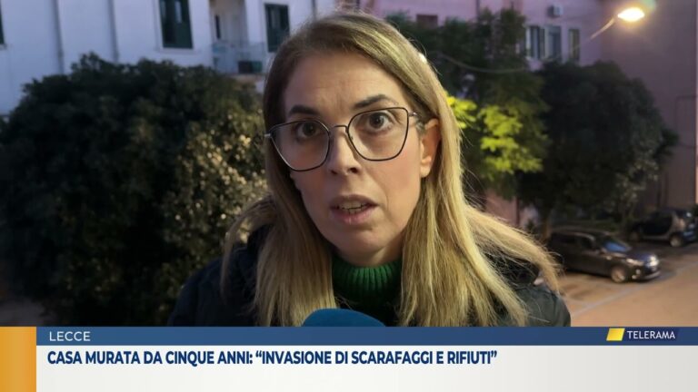 Casa murata da cinque anni: “Invasione di scarafaggi e rifiuti”