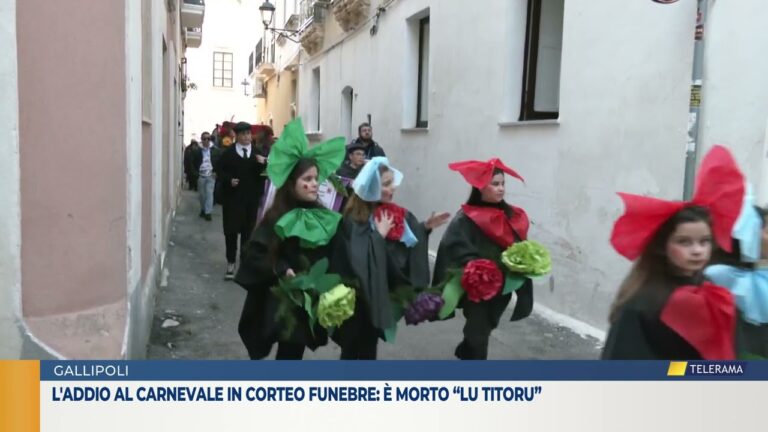 L’addio al carnevale in corteo funebre: è morto “lu Titoru”