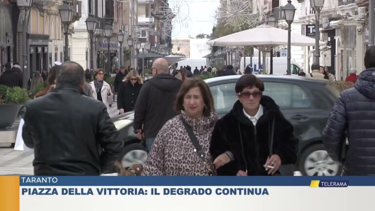 TARANTO PIAZZA DELLA VITTORIA: IL DEGRADO CONTINUA