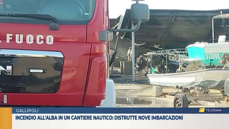 Incendio all’alba in un cantiere nautico: distrutte nove imbarcazioni