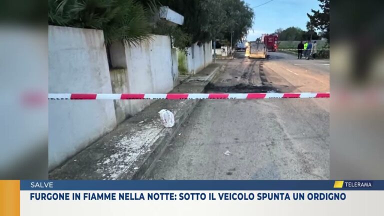 furgone in fiamme nella notte: sotto il veicolo spunta un ordigno