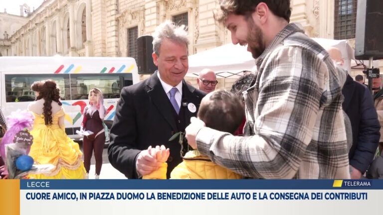Cuore Amico, in Piazza Duomo la benedizione delle auto e la consegna dei contributi