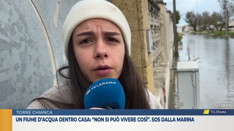 Un fiume d’acqua dentro casa: “Non si può vivere così”. Sos dalla marina