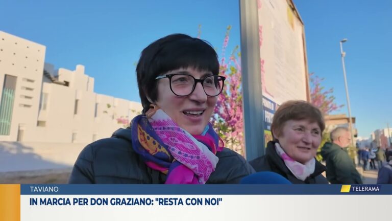 Stalking al prete: lei assolta e il don va via. La comunità scende in strada: “ torna da noi”