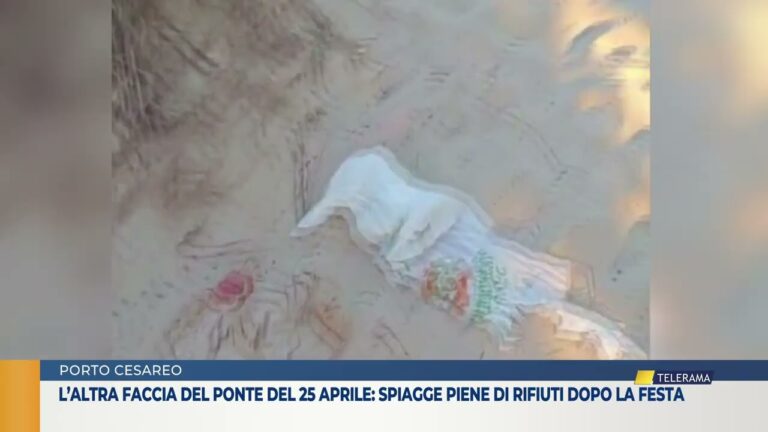 L’altra faccia del ponte del 25 aprile: spiagge piene di rifiuti dopo la festa