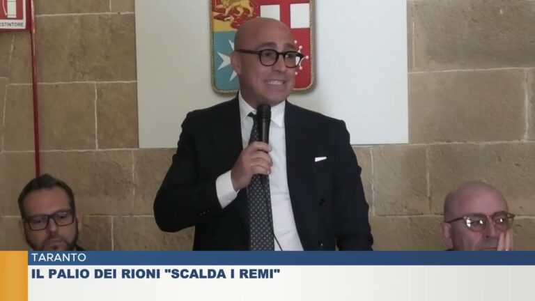 TARANTO.  IL PALIO DEI RIONI “SCALDA I REMI”