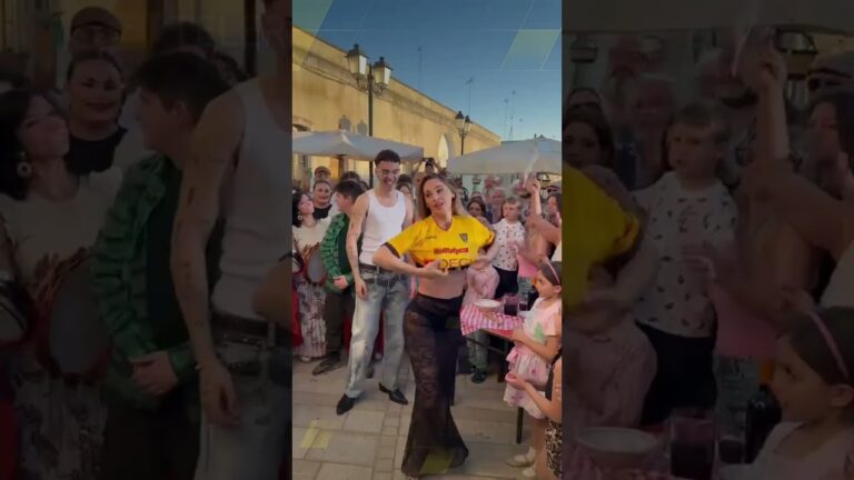 In “Notte Poetica” di Welo, Anna Tatangelo con la maglia del Lecce.