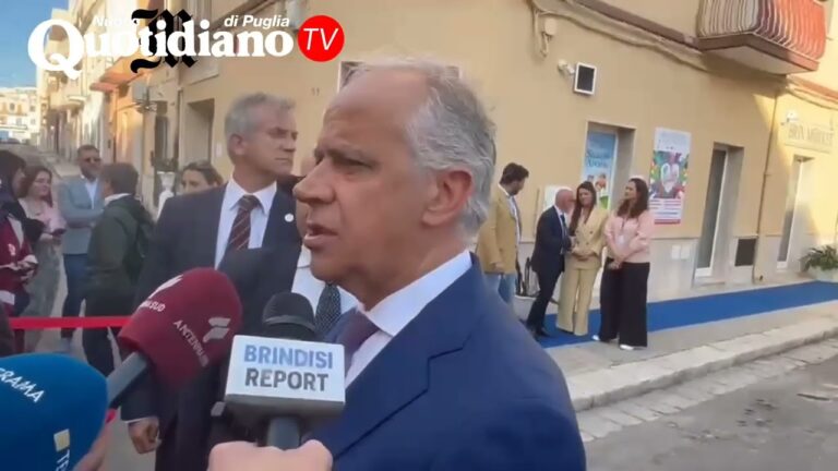Brindisi, il ministro Piantedosi all’inaugurazione di un market solidale