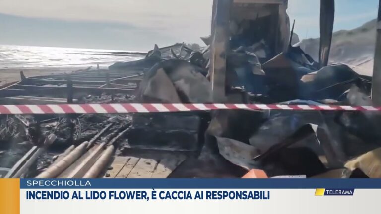 Incendio al lido Flower caccia ai responsabili
