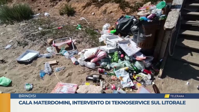 Cala Materdomini ripulita dall’inciviltà