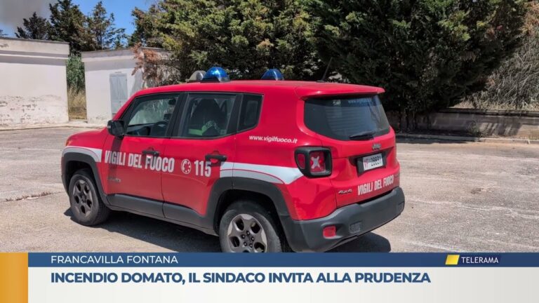Incendio domato, il sindaco invita alla prudenza