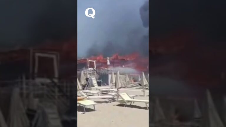 Ugento, brucia il lido: mille bagnanti evacuati