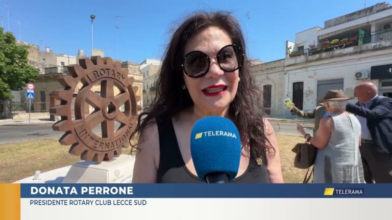La ruota del Rotary risplende al centro di via Torre del parco