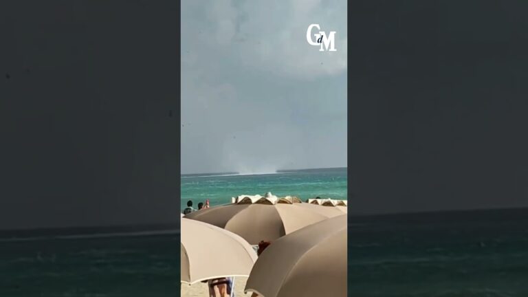 Tromba d’aria a Torre San Giovanni, vento fortissimo in spiaggia: paura tra i bagnanti