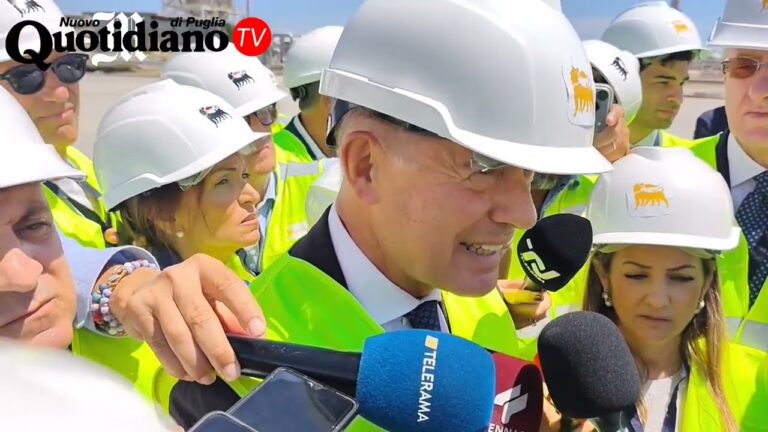 Brindisi, Urso posa la prima pietra della gigafactory di Eni. Il video-servizio
