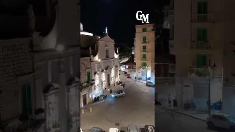 #Molfetta, #auto «volteggia» in centro e si schianta contro un palo tra le risate dei #ragazzi